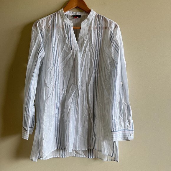 Vince Camuto The Regina Top Light Blue Striped V Neck Button Up Womens Size M - Picture 2 of 5